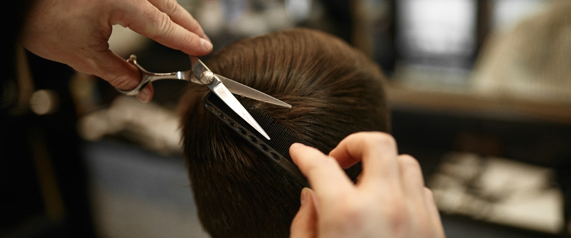 Barber or Salon: Which is the Best Choice for Men's Haircuts?